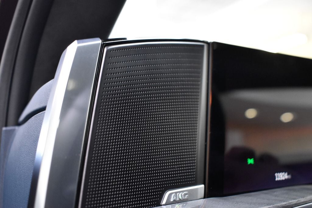 2025 Cadillac ESCALADE IQ Luxury 2