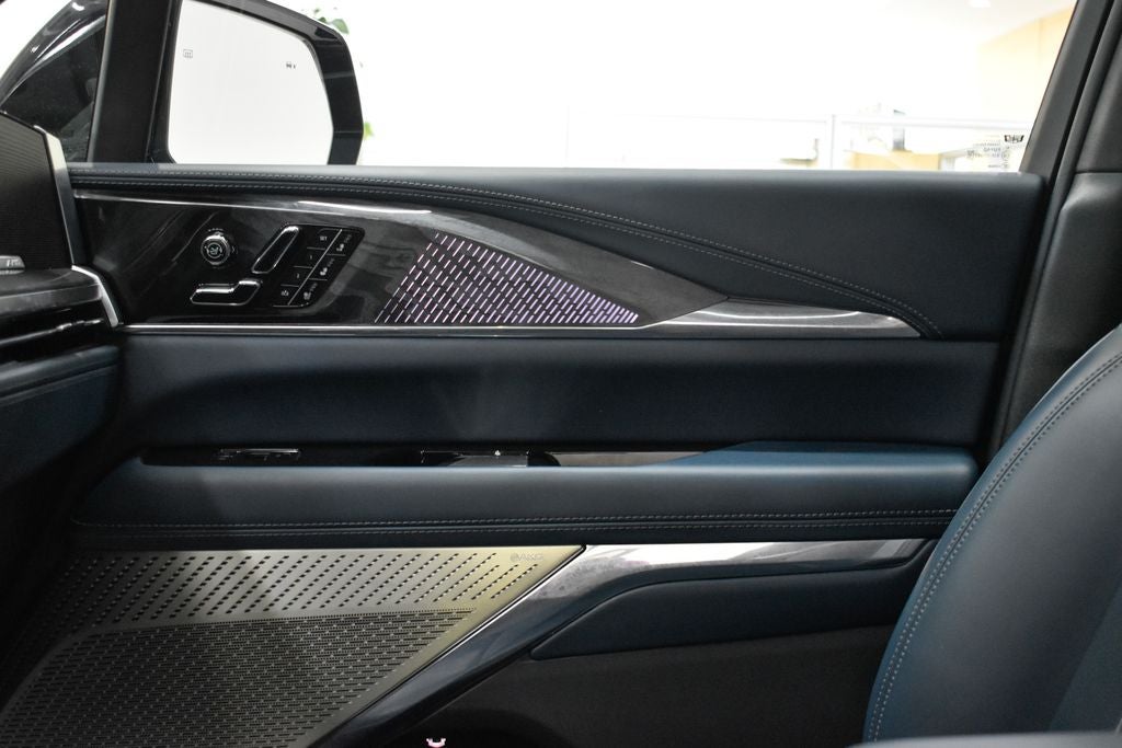 2025 Cadillac ESCALADE IQ Luxury 2