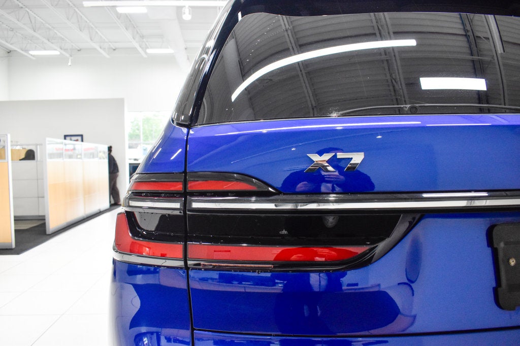 2023 BMW X7 M60i