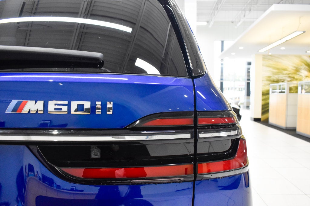 2023 BMW X7 M60i