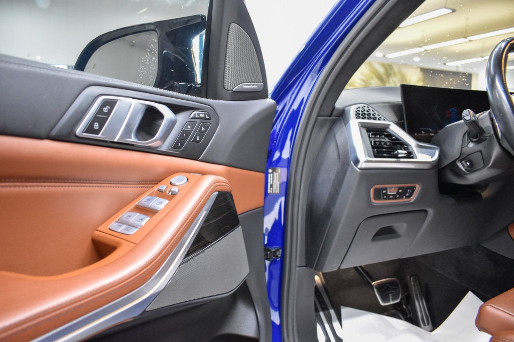 2023 BMW X7 M60i