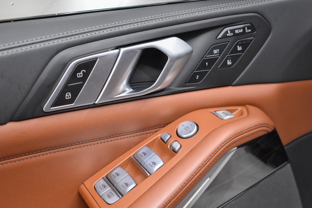 2023 BMW X7 M60i