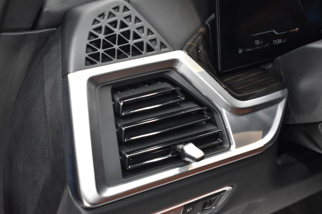 2023 BMW X7 M60i