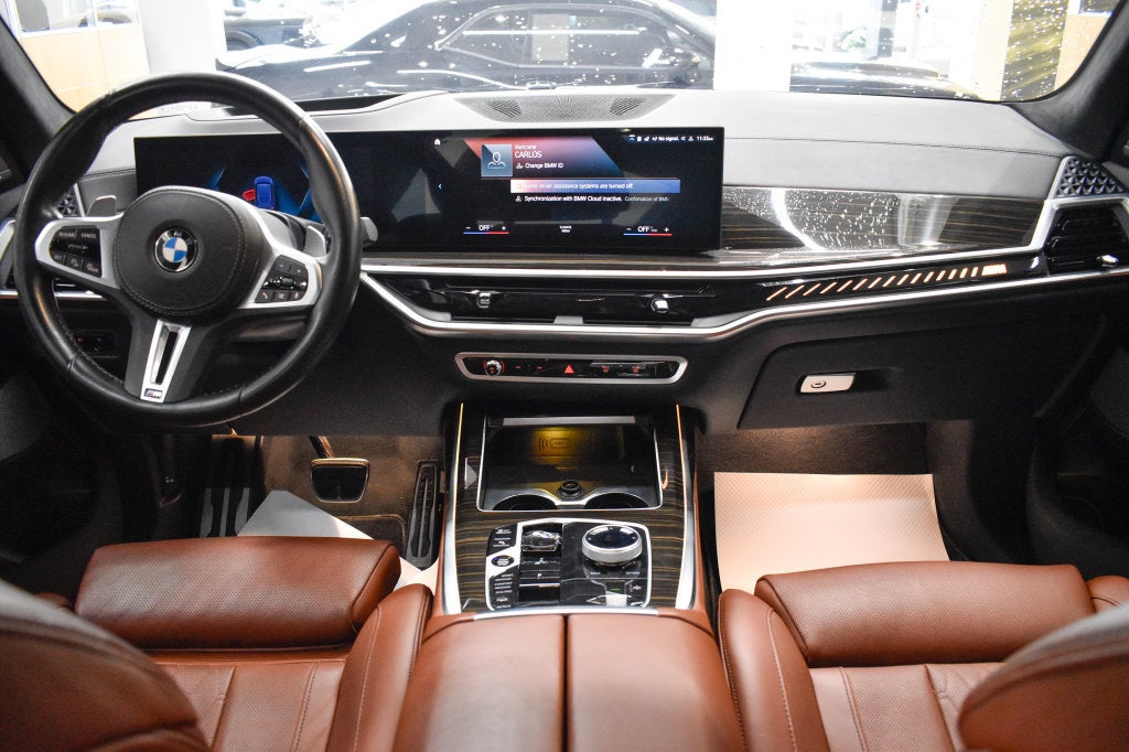 2023 BMW X7 M60i