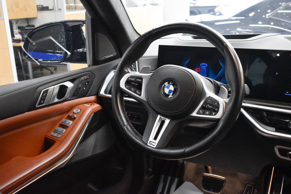2023 BMW X7 M60i
