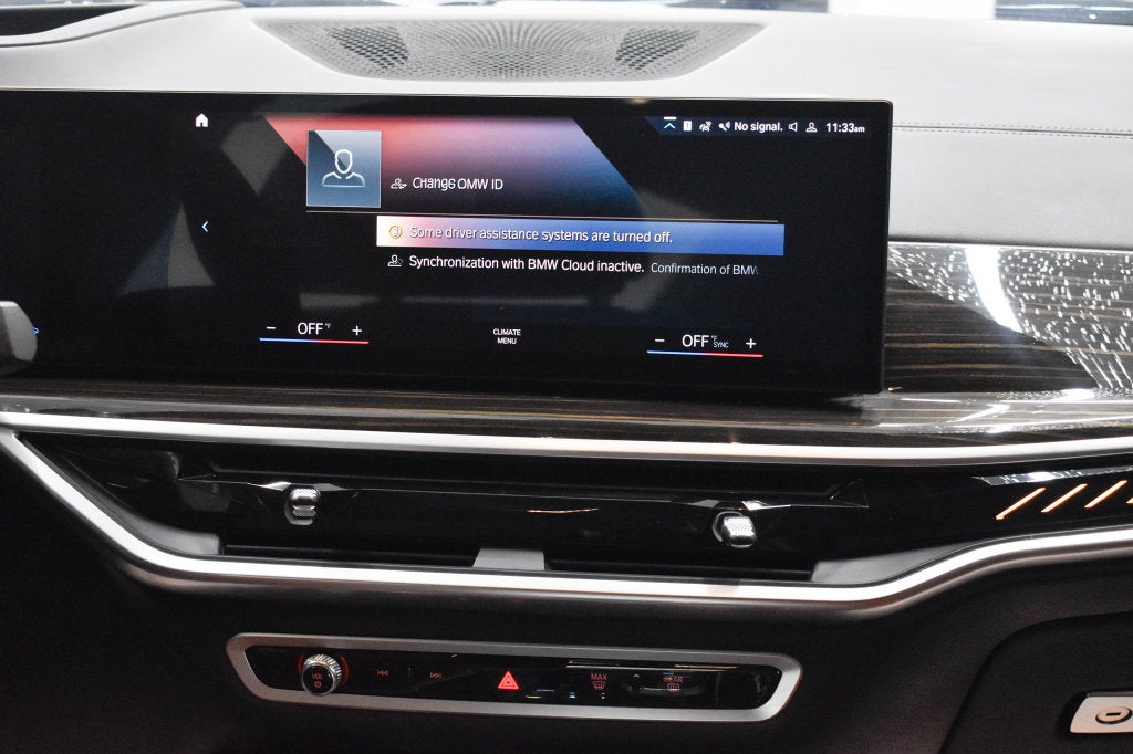 2023 BMW X7 M60i