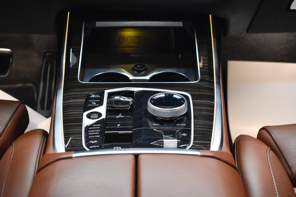 2023 BMW X7 M60i
