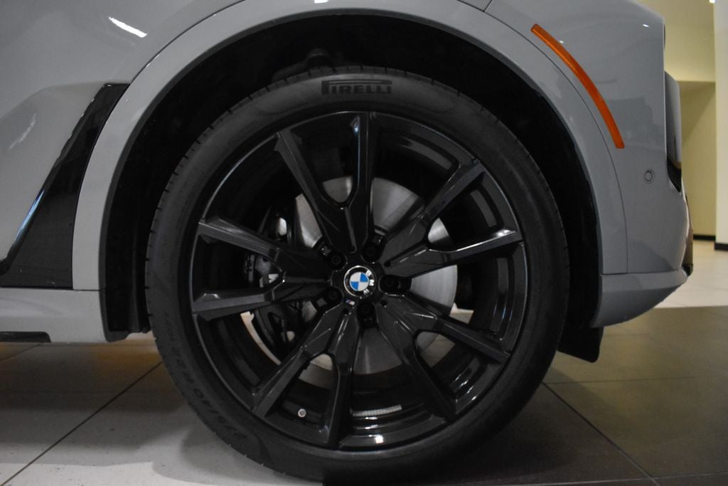 2025 BMW X7 M60i