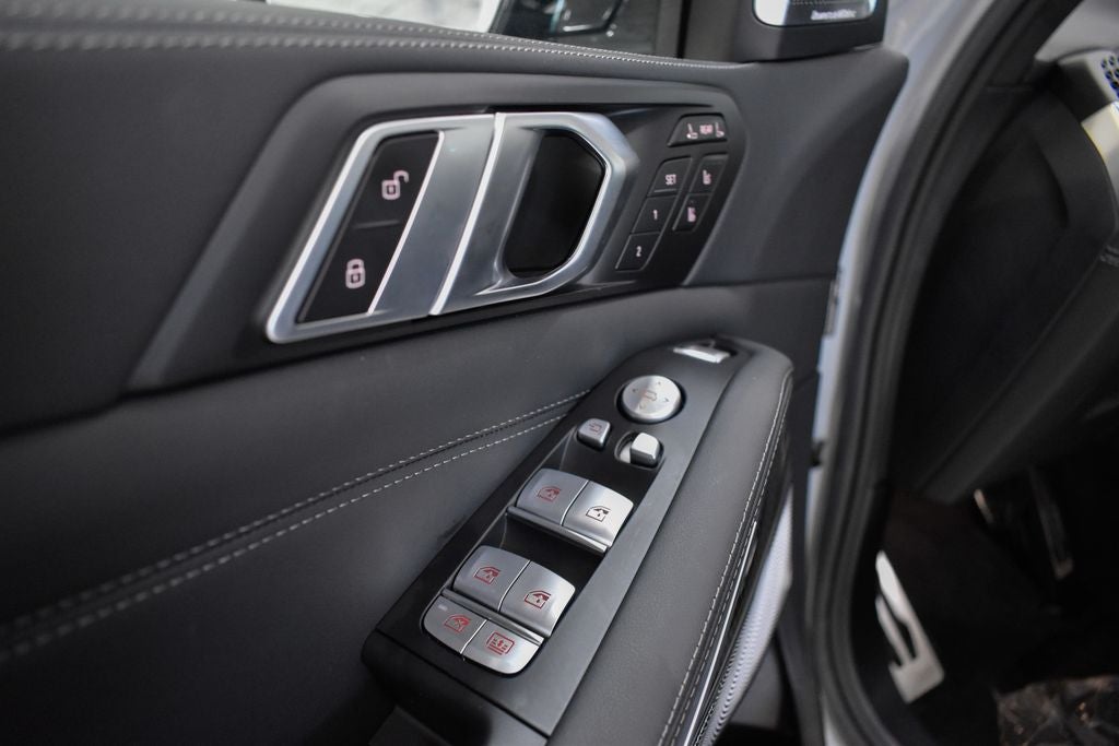 2025 BMW X7 M60i