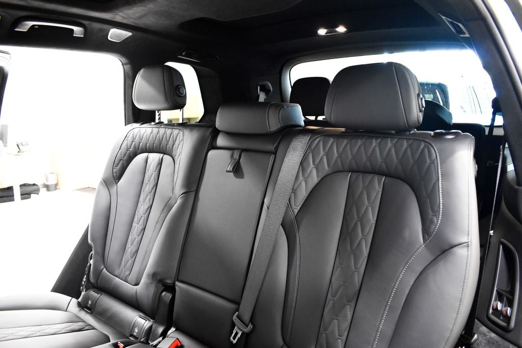 2025 BMW X7 M60i
