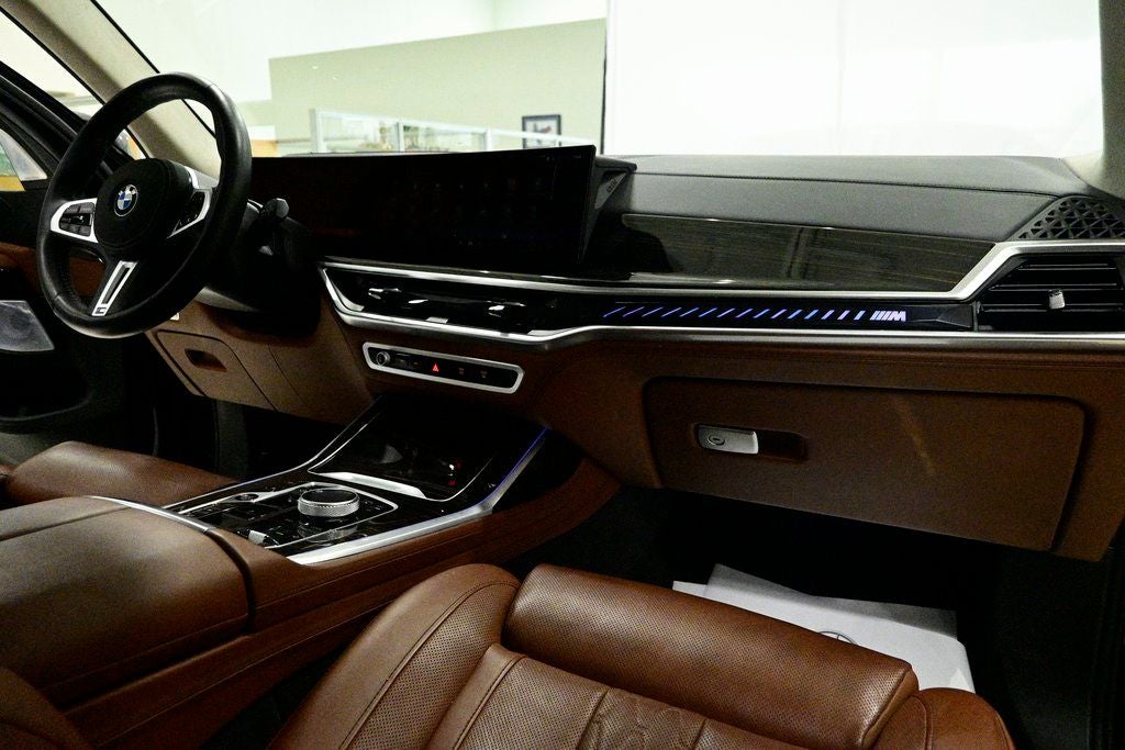 2025 BMW X7 M60i