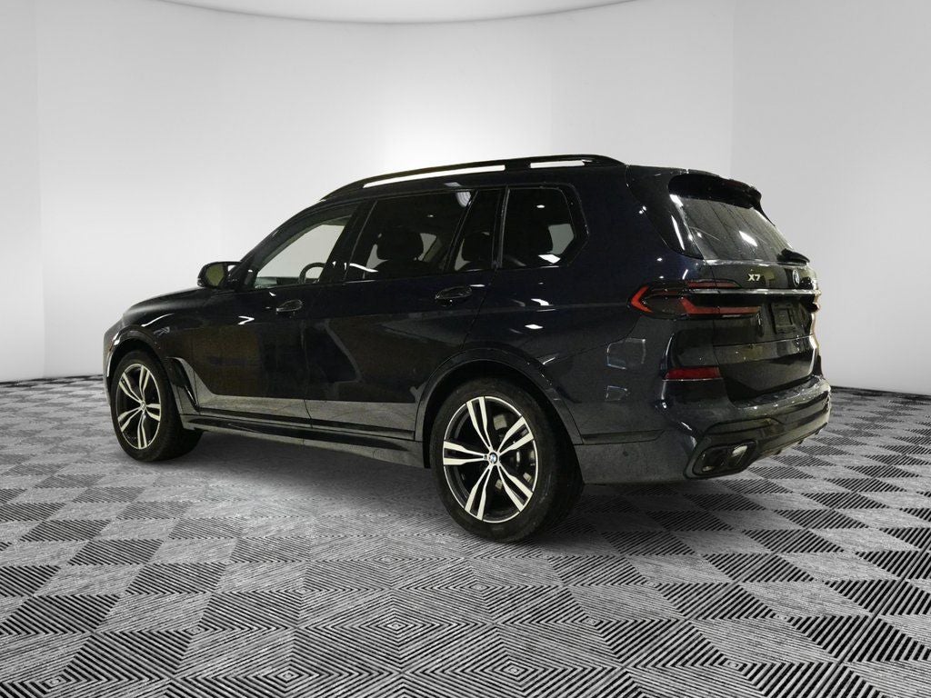 2025 BMW X7 M60i