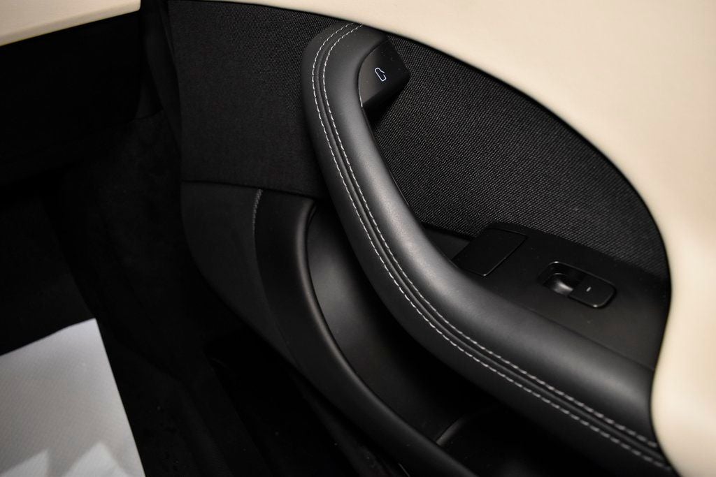 2023 Tesla Model S Base