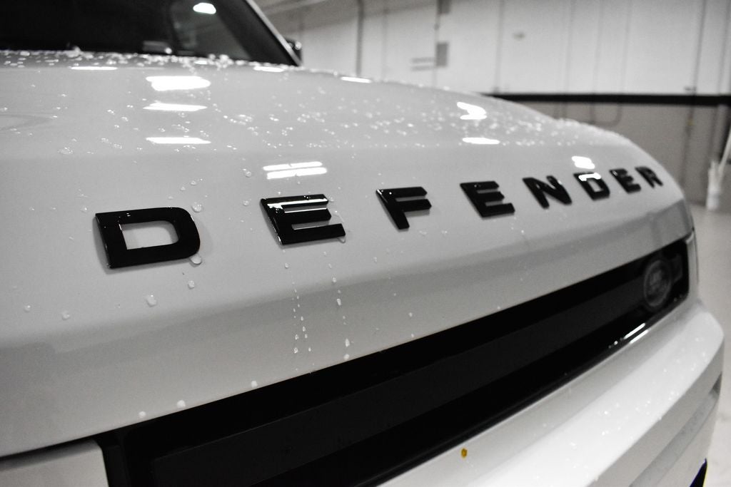 2025 Land Rover Defender 130 V8