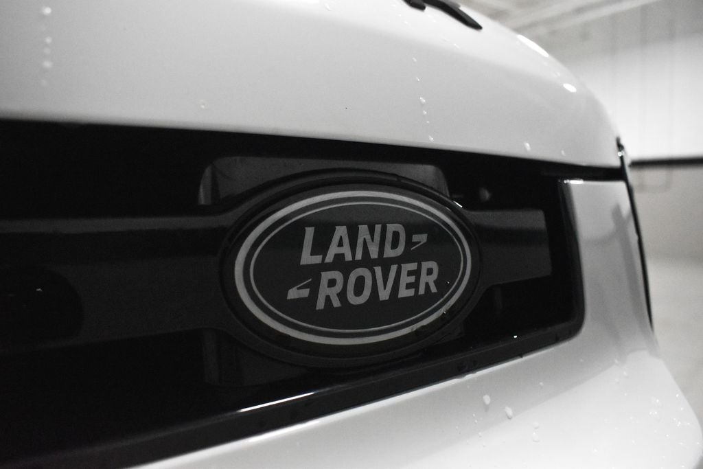 2025 Land Rover Defender 130 V8