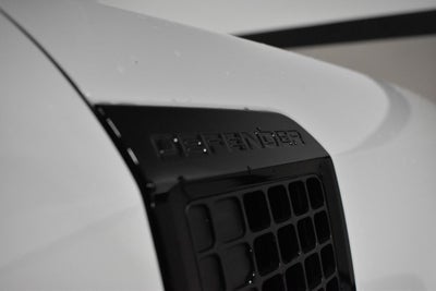 2025 Land Rover Defender 130 V8