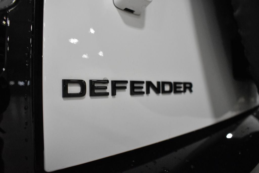 2025 Land Rover Defender 130 V8