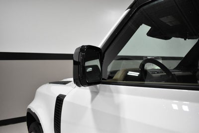 2025 Land Rover Defender 130 V8