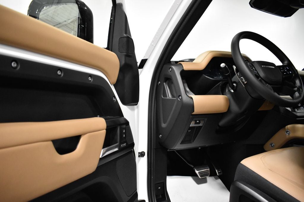 2025 Land Rover Defender 130 V8