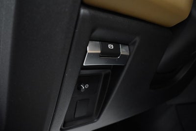 2025 Land Rover Defender 130 V8