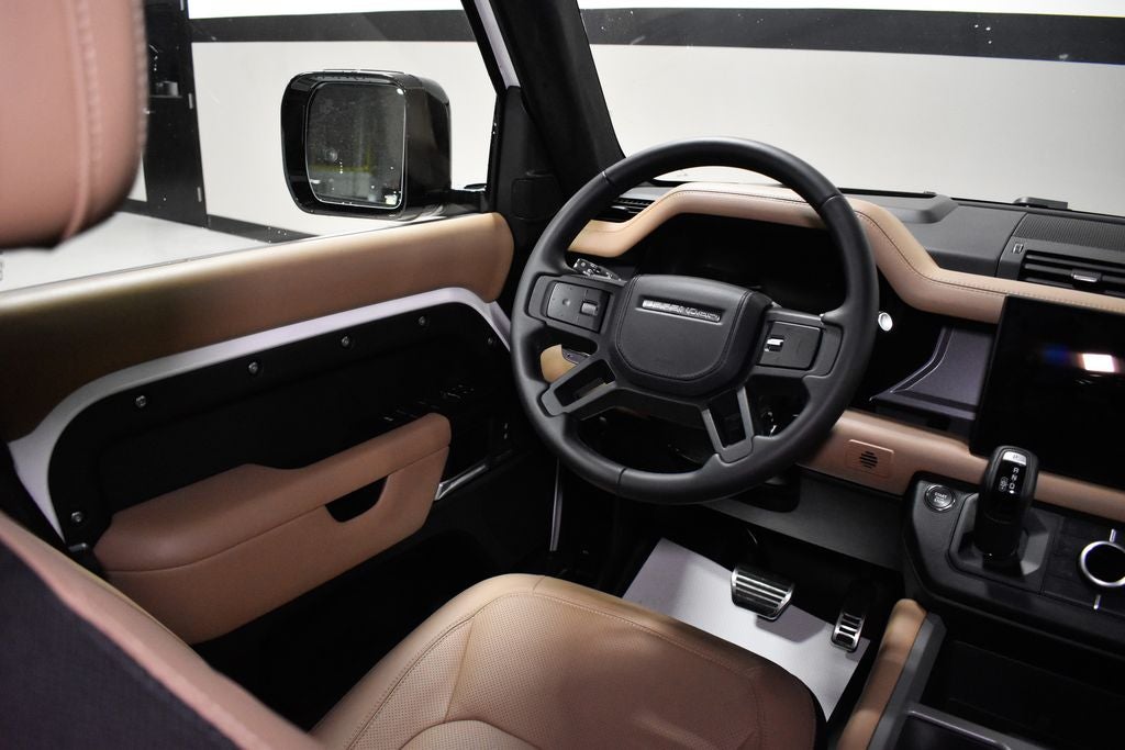 2025 Land Rover Defender 130 V8