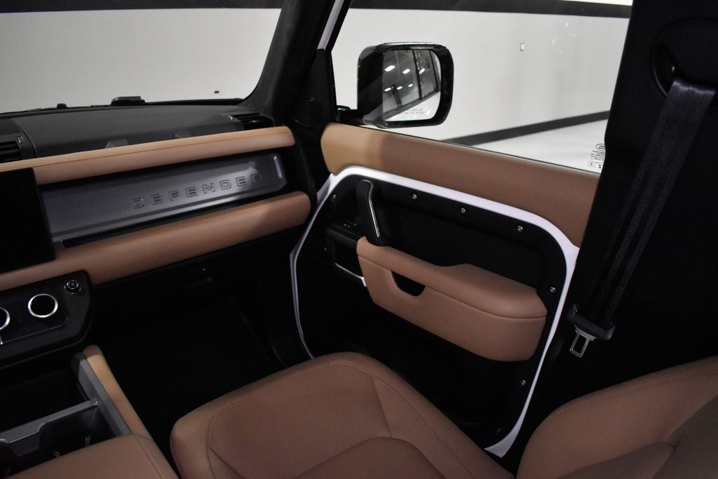 2025 Land Rover Defender 130 V8