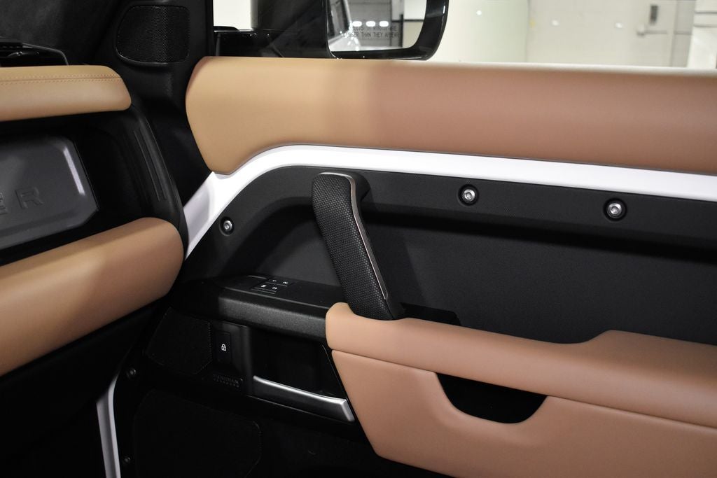 2025 Land Rover Defender 130 V8