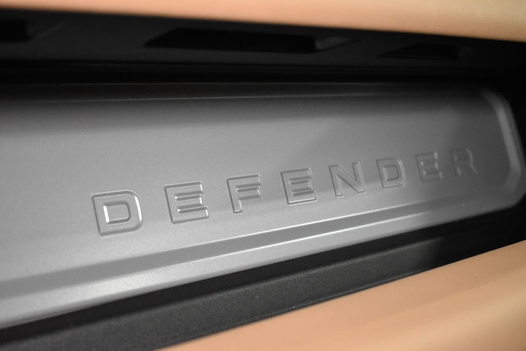 2025 Land Rover Defender 130 V8