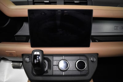 2025 Land Rover Defender 130 V8