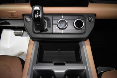 2025 Land Rover Defender 130 V8