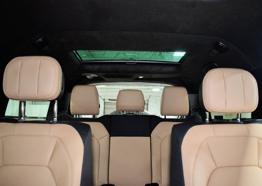 2025 Land Rover Defender 130 V8
