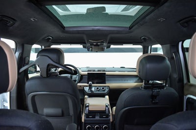 2025 Land Rover Defender 130 V8