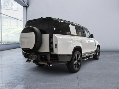 2025 Land Rover Defender 130 V8