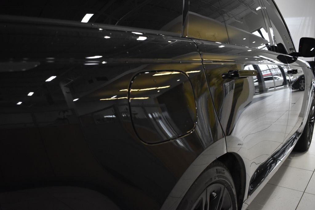 2025 Land Rover Range Rover SE LWB