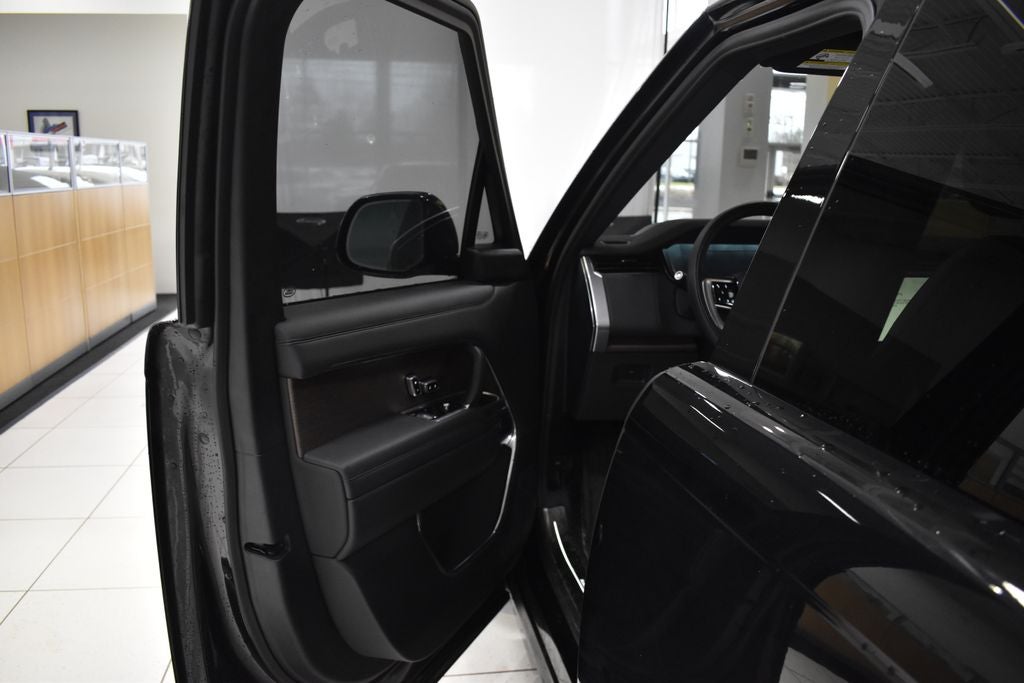 2025 Land Rover Range Rover SE LWB