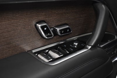 2025 Land Rover Range Rover SE LWB