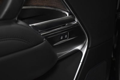 2025 Land Rover Range Rover SE LWB