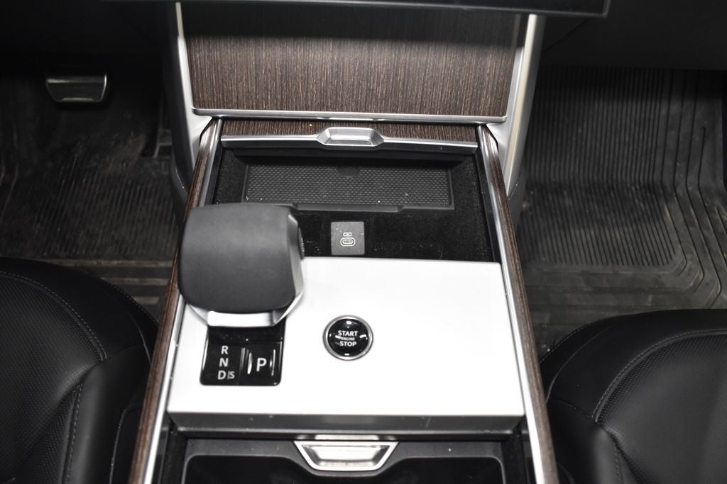 2025 Land Rover Range Rover SE LWB