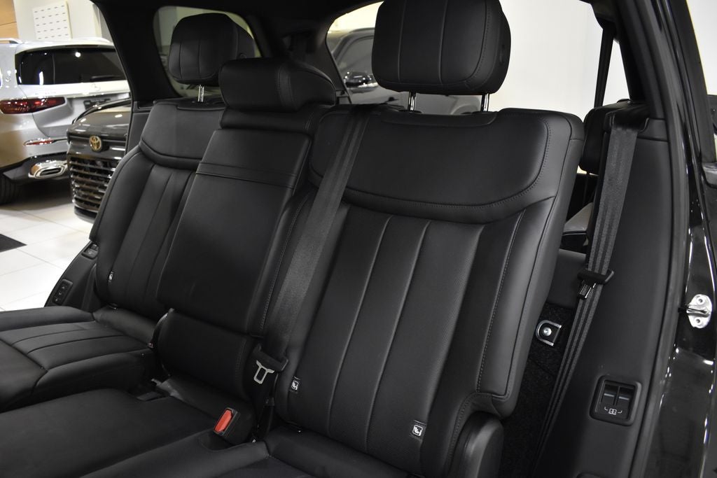 2025 Land Rover Range Rover SE LWB