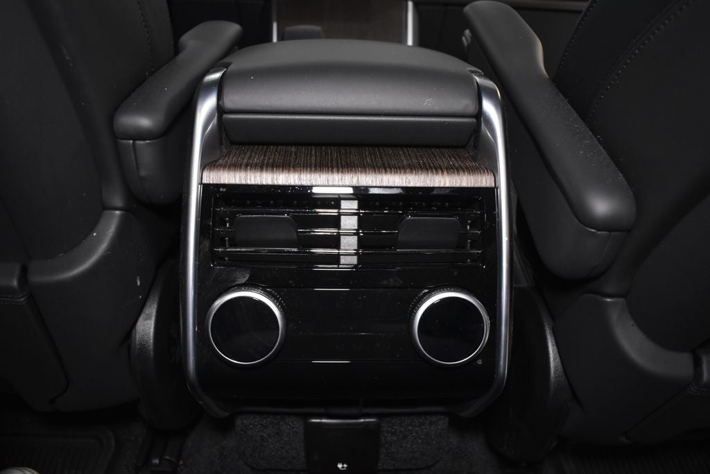 2025 Land Rover Range Rover SE LWB