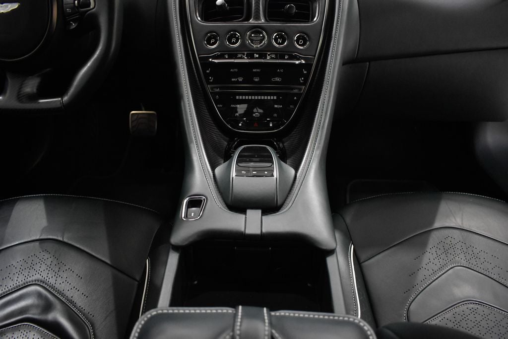 2022 Aston Martin DBS Superleggera Coupe