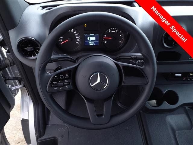 2022 Mercedes-Benz Sprinter 3500 Cab Chassis 170 WB Standard Roof
