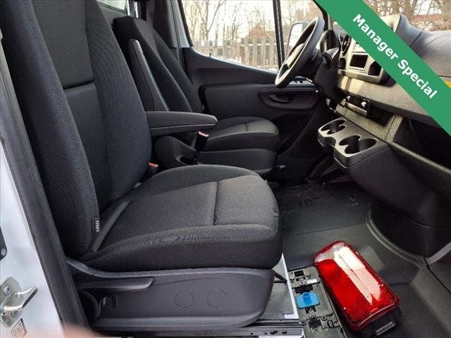 2023 Mercedes-Benz Sprinter 3500 Cab Chassis 144 WB BOX TRUCK VAN