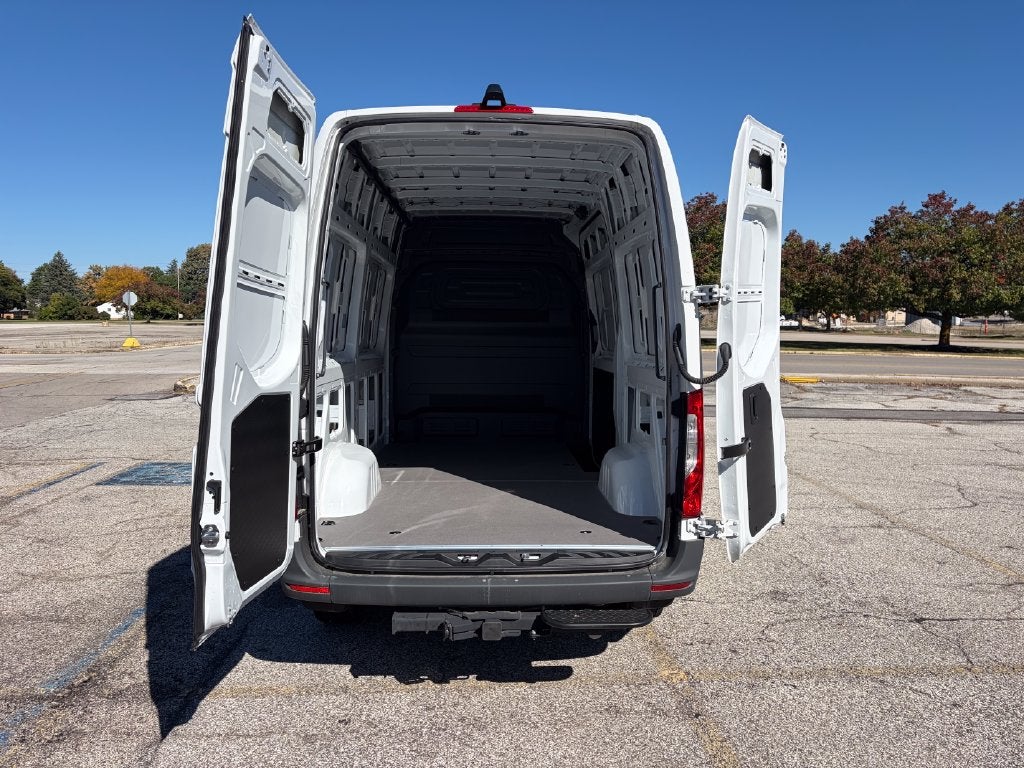 2025 Mercedes-Benz Sprinter 2500 Cargo 144 WB HIGH ROOF