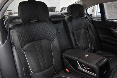 2018 BMW 7 Series M760i