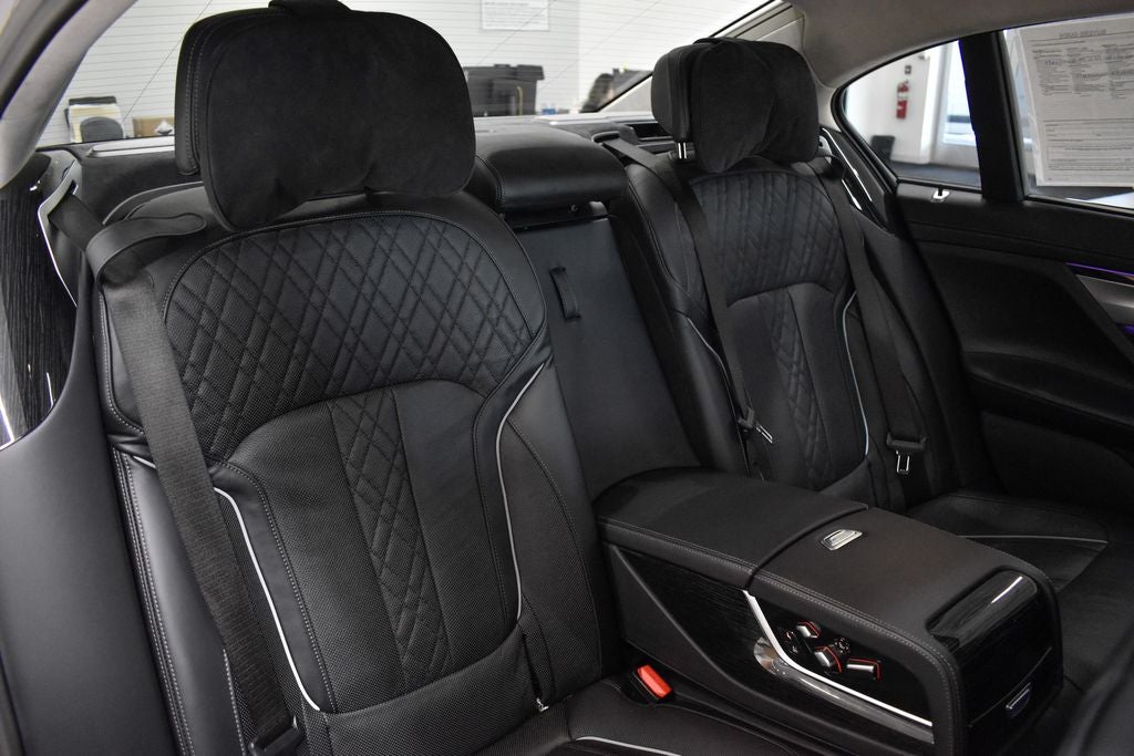 2018 BMW 7 Series M760i