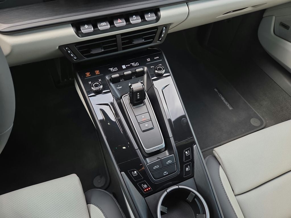 2025 Porsche 911 Carrera 4 GTS Cabriolet