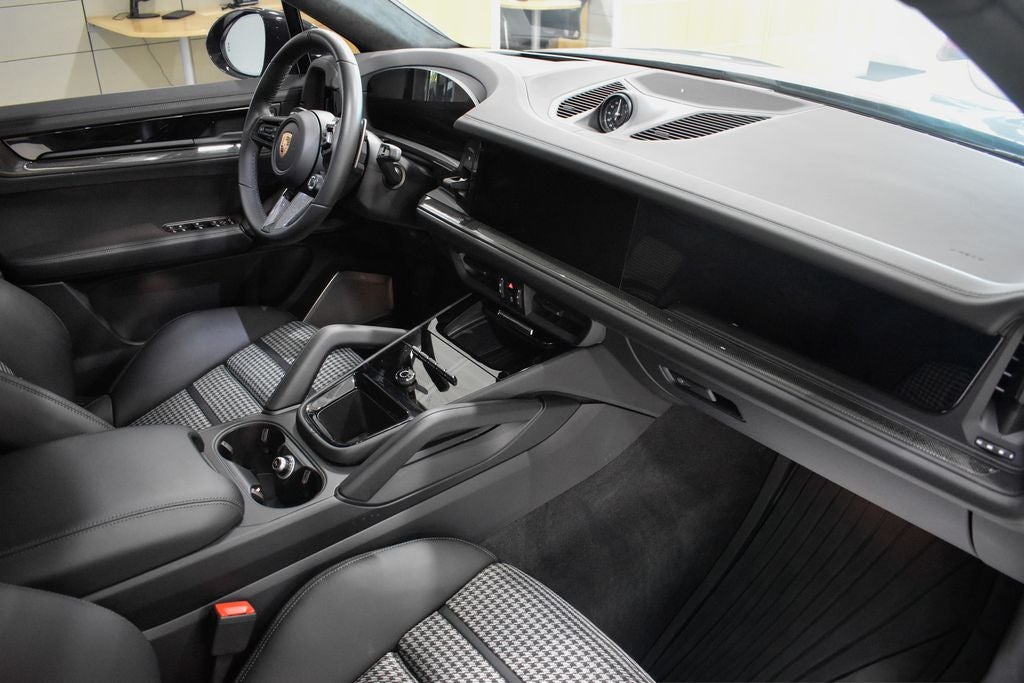 2026 Porsche Cayenne Coupe GTS