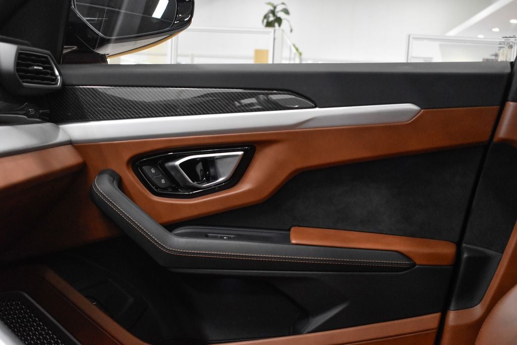 2022 Lamborghini Urus Base