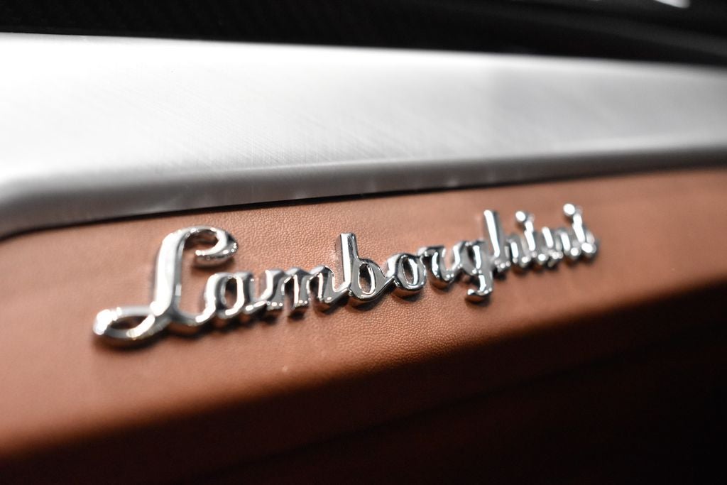 2022 Lamborghini Urus Base